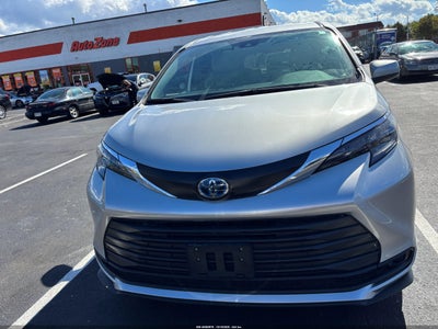 2025 TOYOTA SIENNA 13