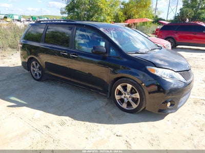 2015 Toyota Sienna SE 8 Passenger