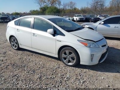 2013 TOYOTA PRIUS THREE SE