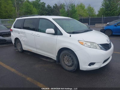 2011 TOYOTA SIENNA LE