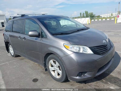 2017 TOYOTA SIENNA