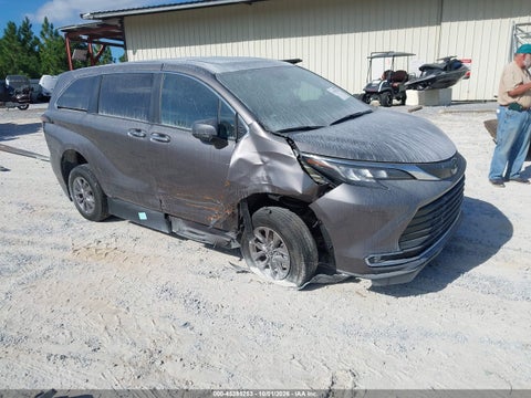 2023 Toyota Sienna XLE