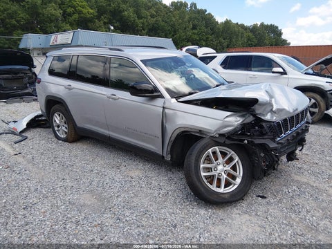 2023 Jeep Grand Cherokee Laredo 4X2