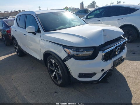 2020 Volvo XC40 T5 Momentum