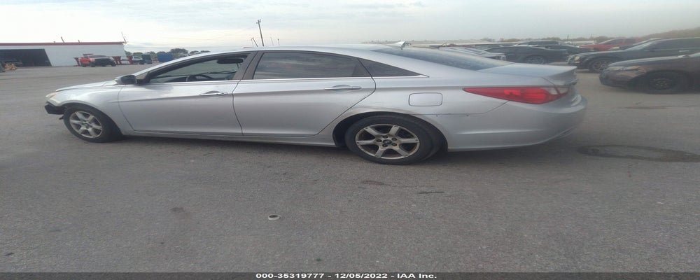 5NPEC4AC2BH097706 2011 HYUNDAI SONATA photo no. 3