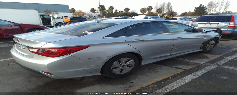 5NPEB4AC1EH814913 2014 HYUNDAI SONATA photo no. 4