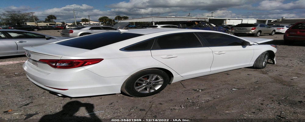 5NPE24AF9FH215673 2015 HYUNDAI SONATA photo no. 4