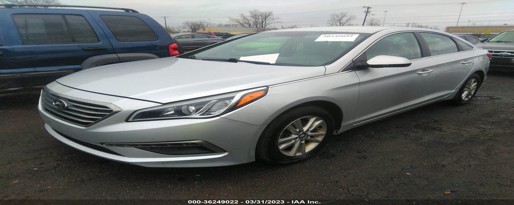 5NPE24AF3FH025058 2015 HYUNDAI SONATA photo no. 2