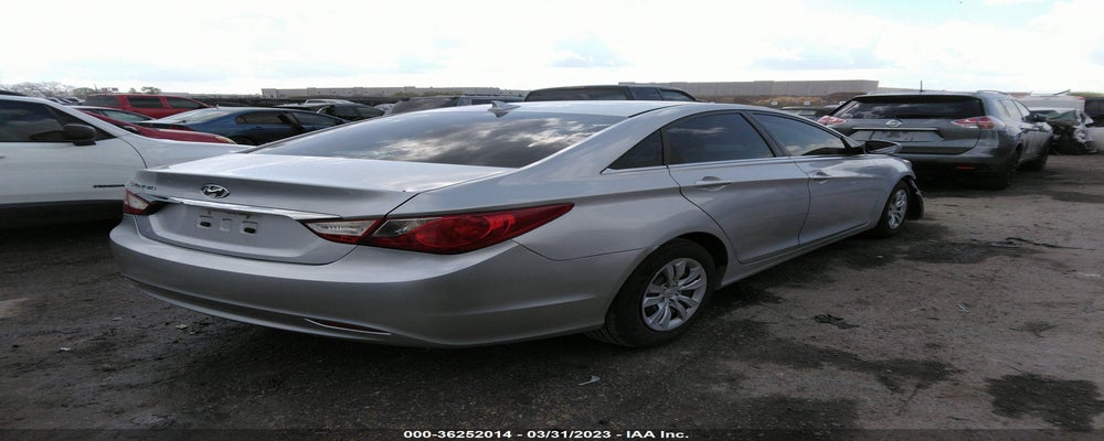 5NPEB4ACXCH348119 2012 HYUNDAI SONATA photo no. 4