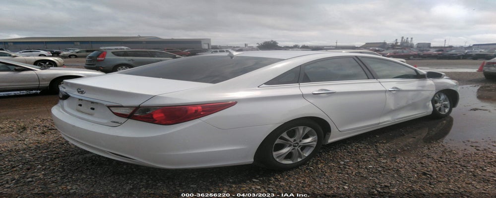 5NPEC4AC3BH239495 2011 HYUNDAI SONATA photo no. 4