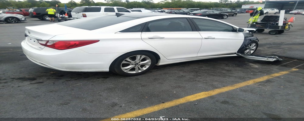5NPEC4AC4DH519283 2013 HYUNDAI SONATA photo no. 4