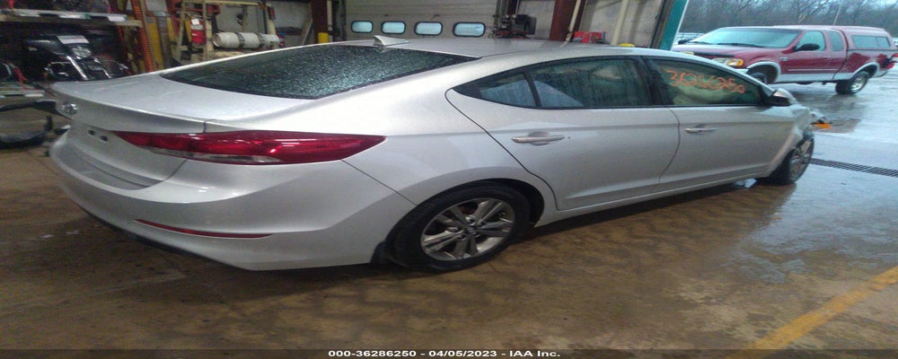 5NPD84LFXJH272061 2018 HYUNDAI ELANTRA photo no. 4