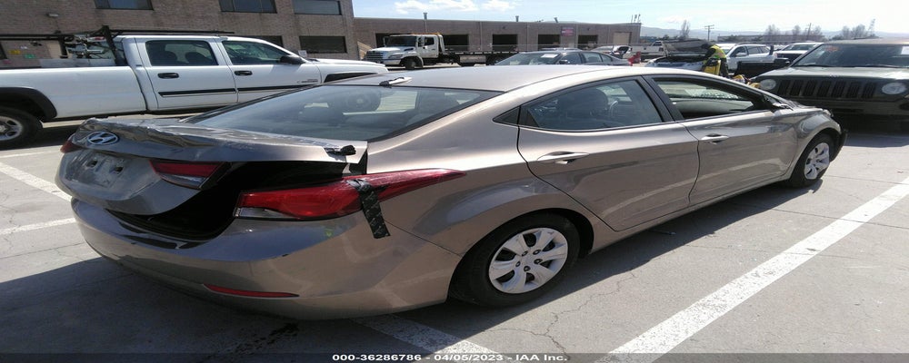 5NPDH4AE1GH667183 2016 HYUNDAI ELANTRA photo no. 4
