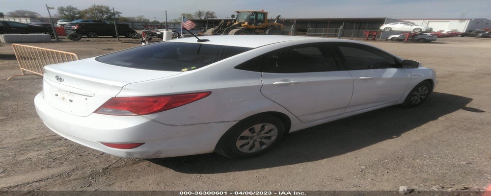KMHCT4AE0GU074992 2016 HYUNDAI ACCENT photo no. 4