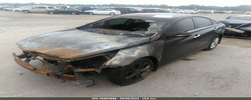 5NPEC4AC0BH303881 2011 HYUNDAI SONATA photo no. 2