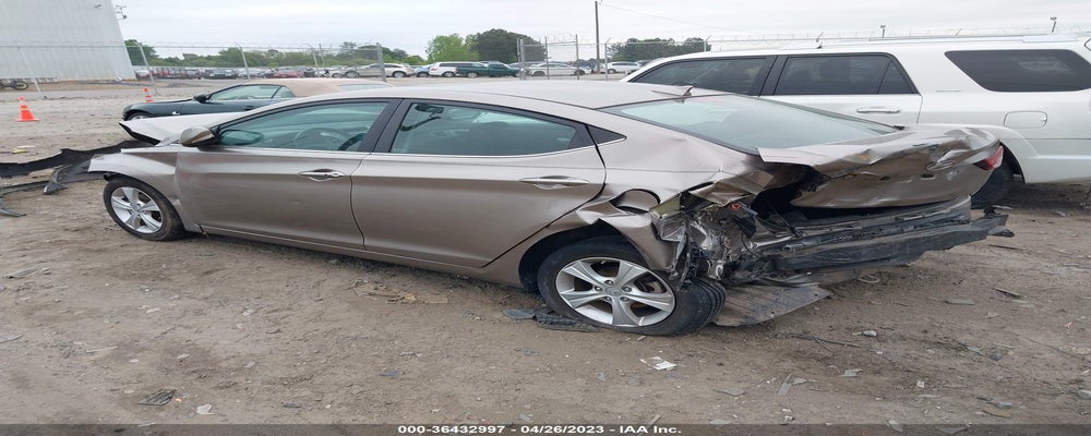 5NPDH4AE9GH716114 2016 HYUNDAI ELANTRA photo no. 3
