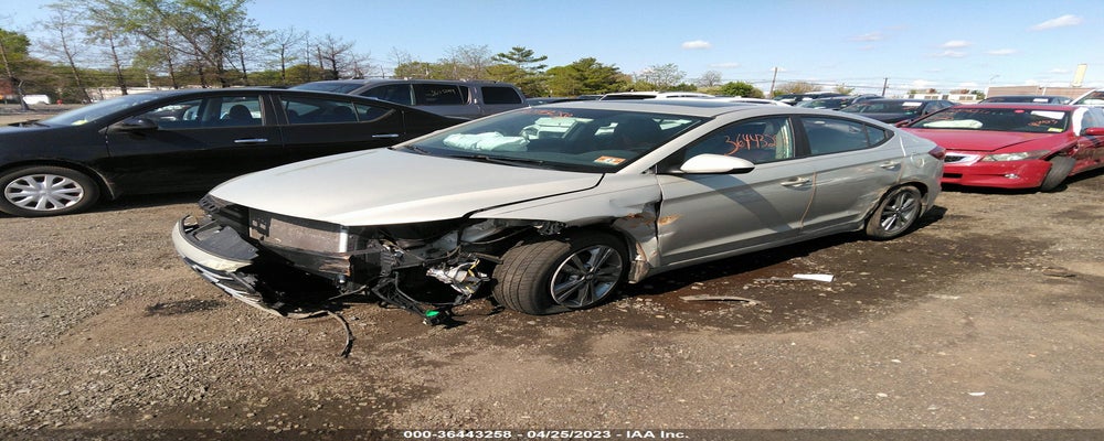 KMHD84LF9HU243890 2017 HYUNDAI ELANTRA photo no. 2