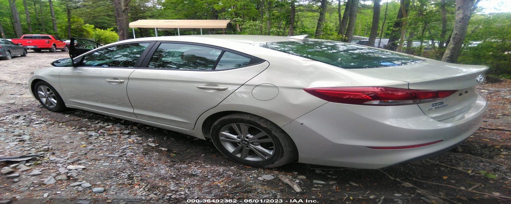 KMHD84LF4HU246003 2017 HYUNDAI ELANTRA photo no. 3
