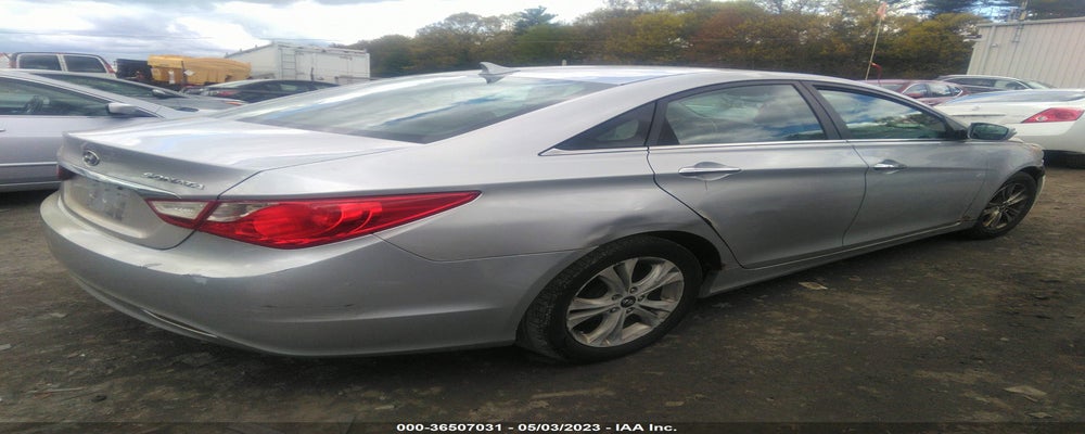 5NPEC4AC1BH023421 2011 HYUNDAI SONATA photo no. 4