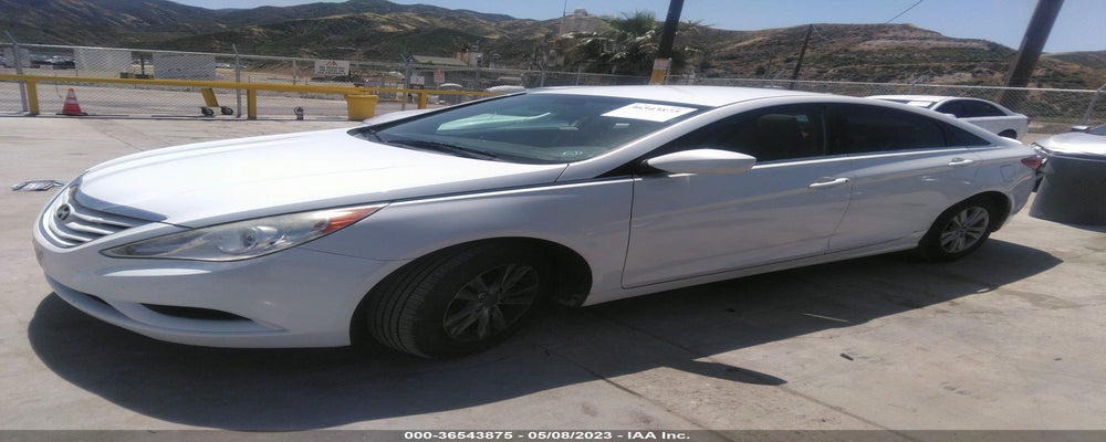 5NPEB4AC4BH196630 2011 HYUNDAI SONATA photo no. 2