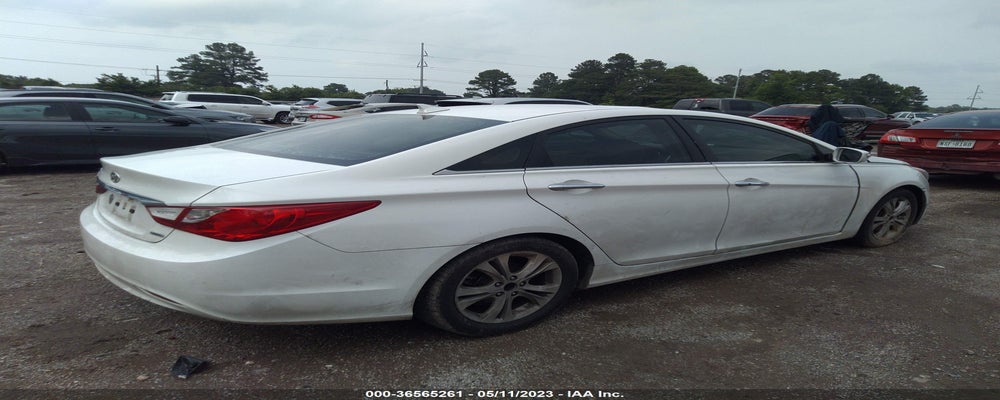 5NPEC4AC0BH070553 2011 HYUNDAI SONATA photo no. 4