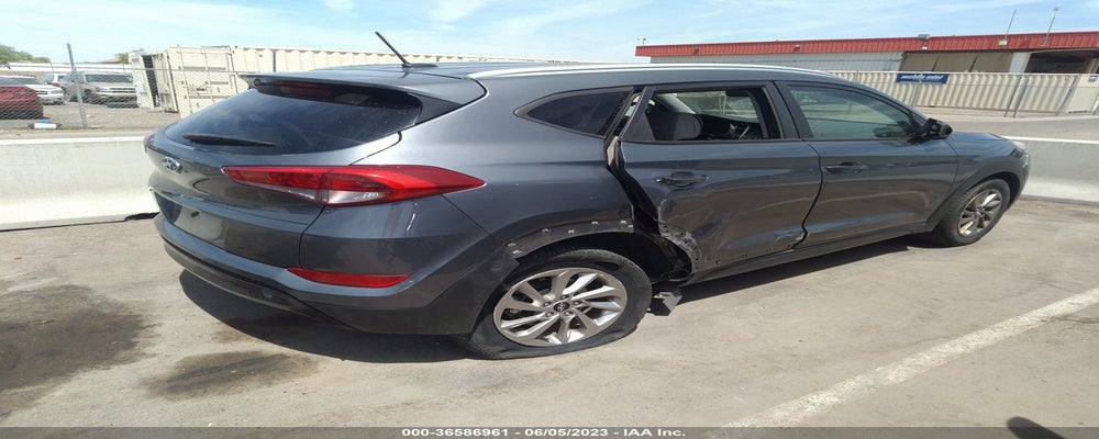 KM8J33A4XGU072417 2016 HYUNDAI TUCSON photo no. 4