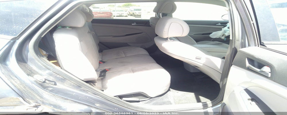 KM8J33A4XGU072417 2016 HYUNDAI TUCSON photo no. 8