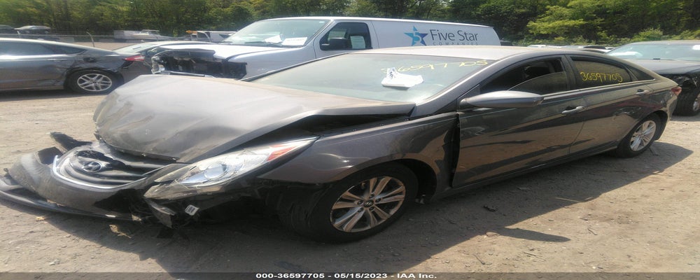 5NPEB4AC0BH219417 2011 HYUNDAI SONATA photo no. 2