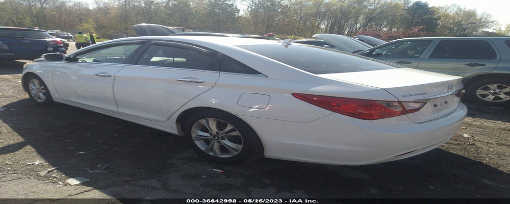 5NPEC4AC7BH305613 2011 HYUNDAI SONATA photo no. 3