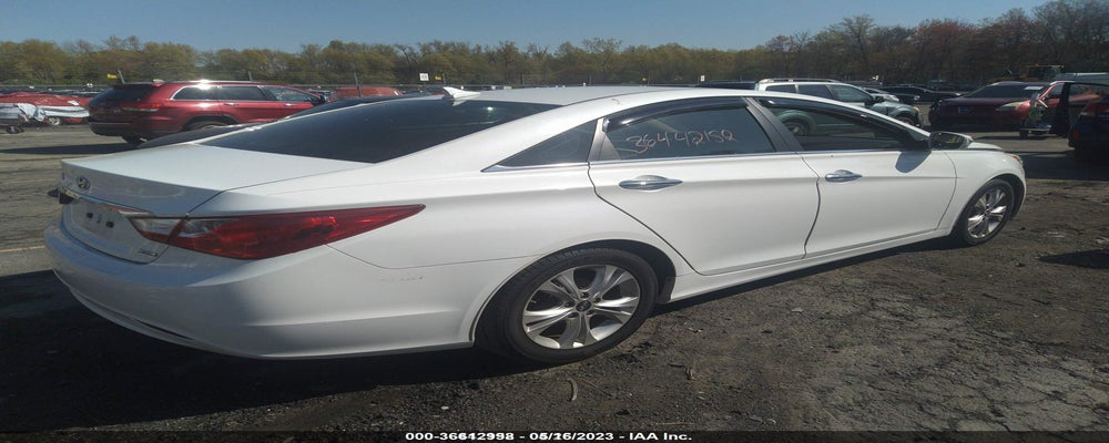 5NPEC4AC7BH305613 2011 HYUNDAI SONATA photo no. 4