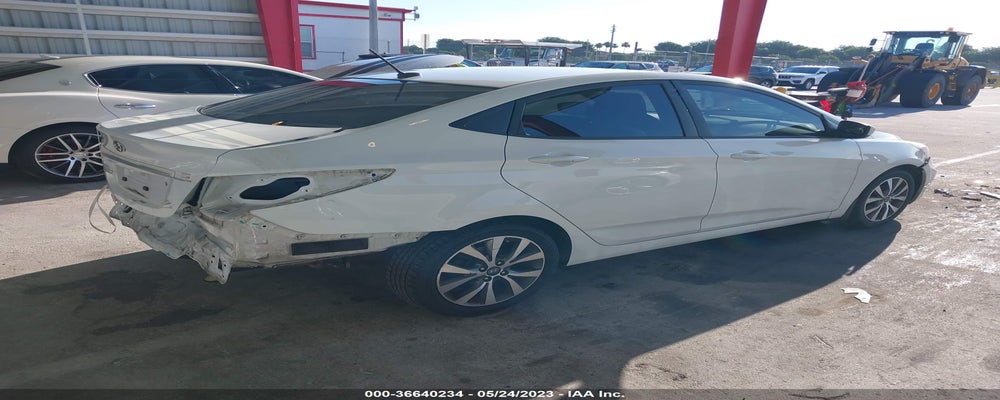 KMHCT4AE9HU330841 2017 HYUNDAI ACCENT photo no. 4
