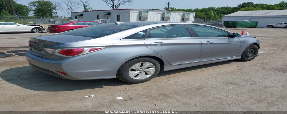 KMHEC4A41FA137162 2015 HYUNDAI SONATA photo no. 4