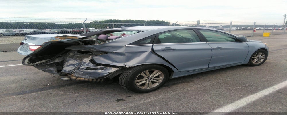 5NPEB4AC8BH203658 2011 HYUNDAI SONATA photo no. 4