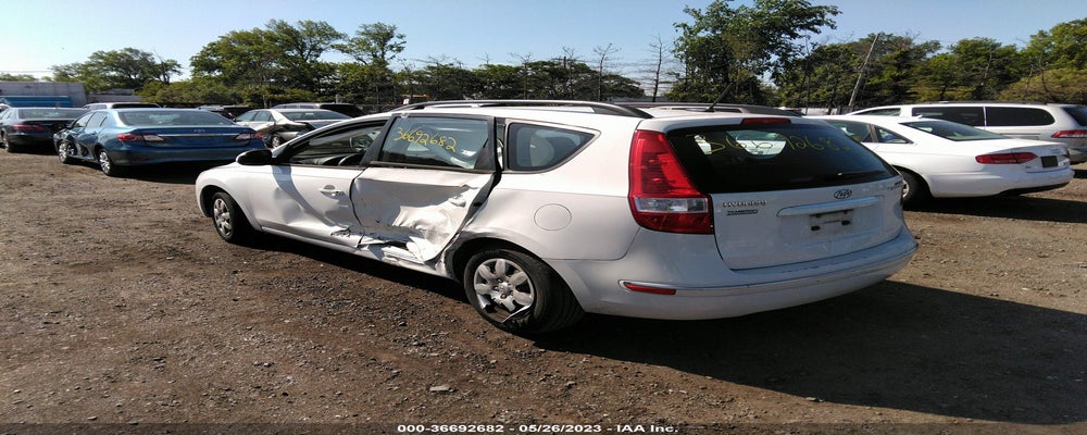 KMHDC8AE3AU075153 2010 HYUNDAI ELANTRA TOURING photo no. 3