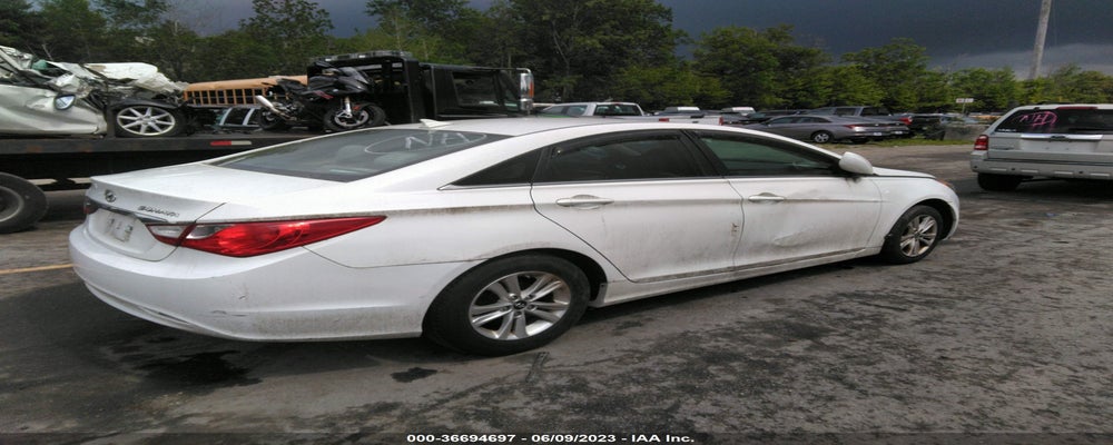 5NPEB4AC0DH643909 2013 HYUNDAI SONATA photo no. 4