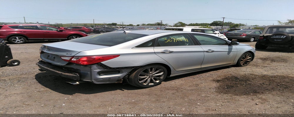 5NPEC4AB2BH263990 2011 HYUNDAI SONATA photo no. 4