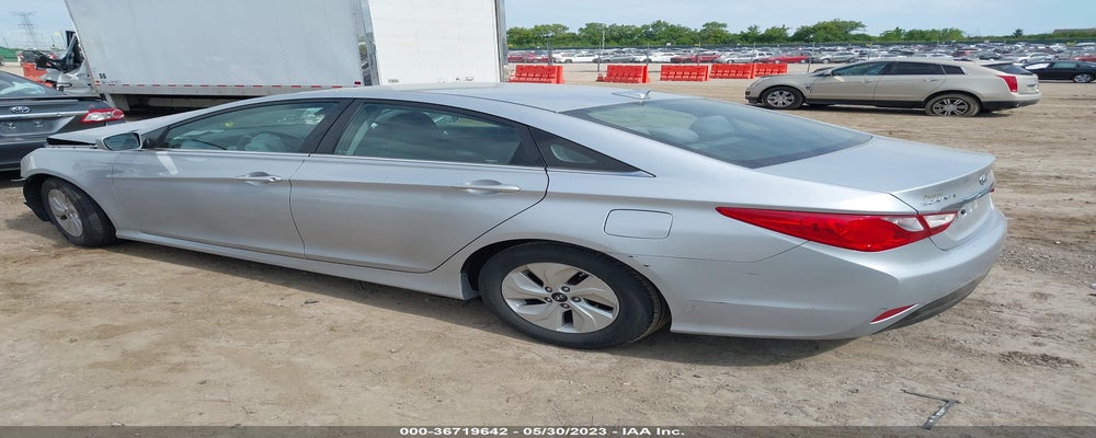 5NPEB4AC8EH818439 2014 HYUNDAI SONATA photo no. 3