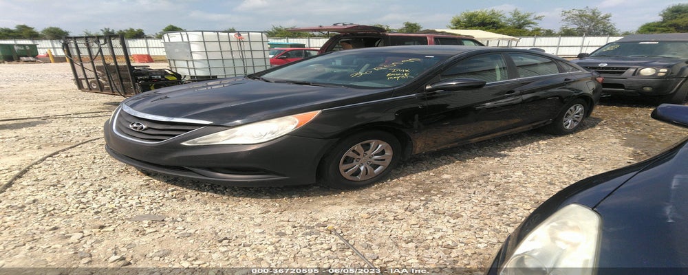 5NPEB4AC0BH031318 2011 HYUNDAI SONATA photo no. 2