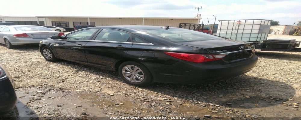 5NPEB4AC0BH031318 2011 HYUNDAI SONATA photo no. 3