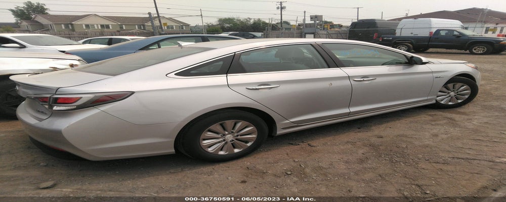 KMHE24L16HA058482 2017 HYUNDAI SONATA photo no. 4