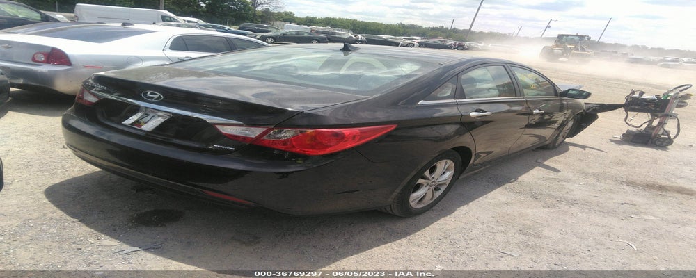 5NPEC4AC8BH019060 2011 HYUNDAI SONATA photo no. 4