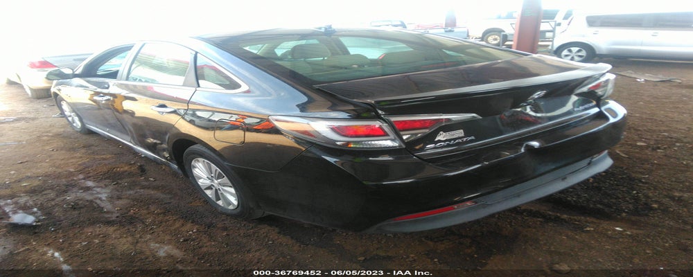 KMHE24L18GA024672 2016 HYUNDAI SONATA photo no. 3