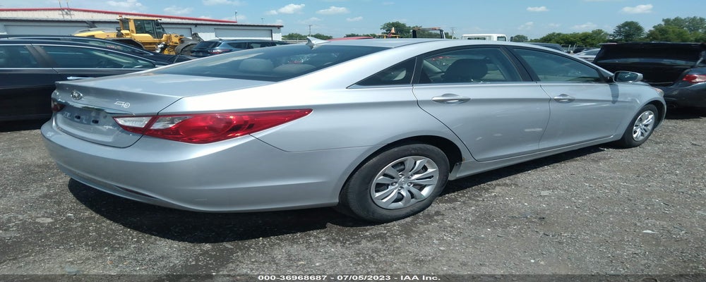 5NPEB4AC8BH071517 2011 HYUNDAI SONATA photo no. 4