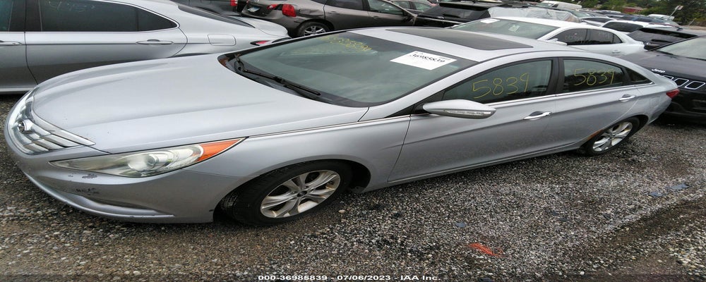 5NPEC4AC2BH058873 2011 HYUNDAI SONATA photo no. 2