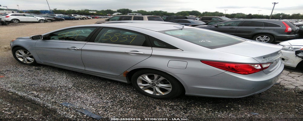 5NPEC4AC2BH058873 2011 HYUNDAI SONATA photo no. 3