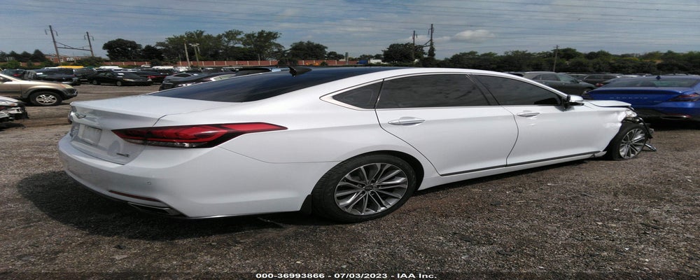 KMHGN4JE8FU037120 2015 HYUNDAI GENESIS photo no. 4