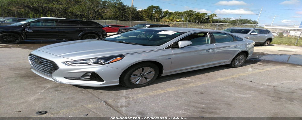 KMHE24L32KA085090 2019 HYUNDAI SONATA photo no. 2