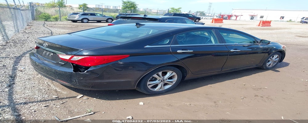 5NPEC4AC9BH137604 2011 HYUNDAI SONATA photo no. 4