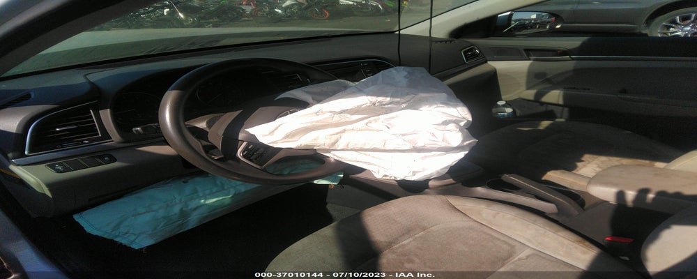 KMHD74LF1HU084091 2017 HYUNDAI ELANTRA photo no. 5