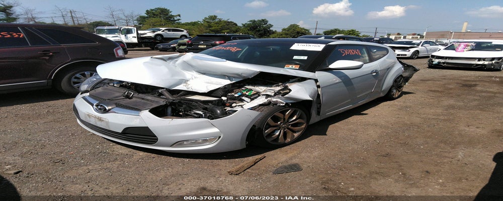 KMHTC6AD9FU218296 2015 HYUNDAI VELOSTER photo no. 2